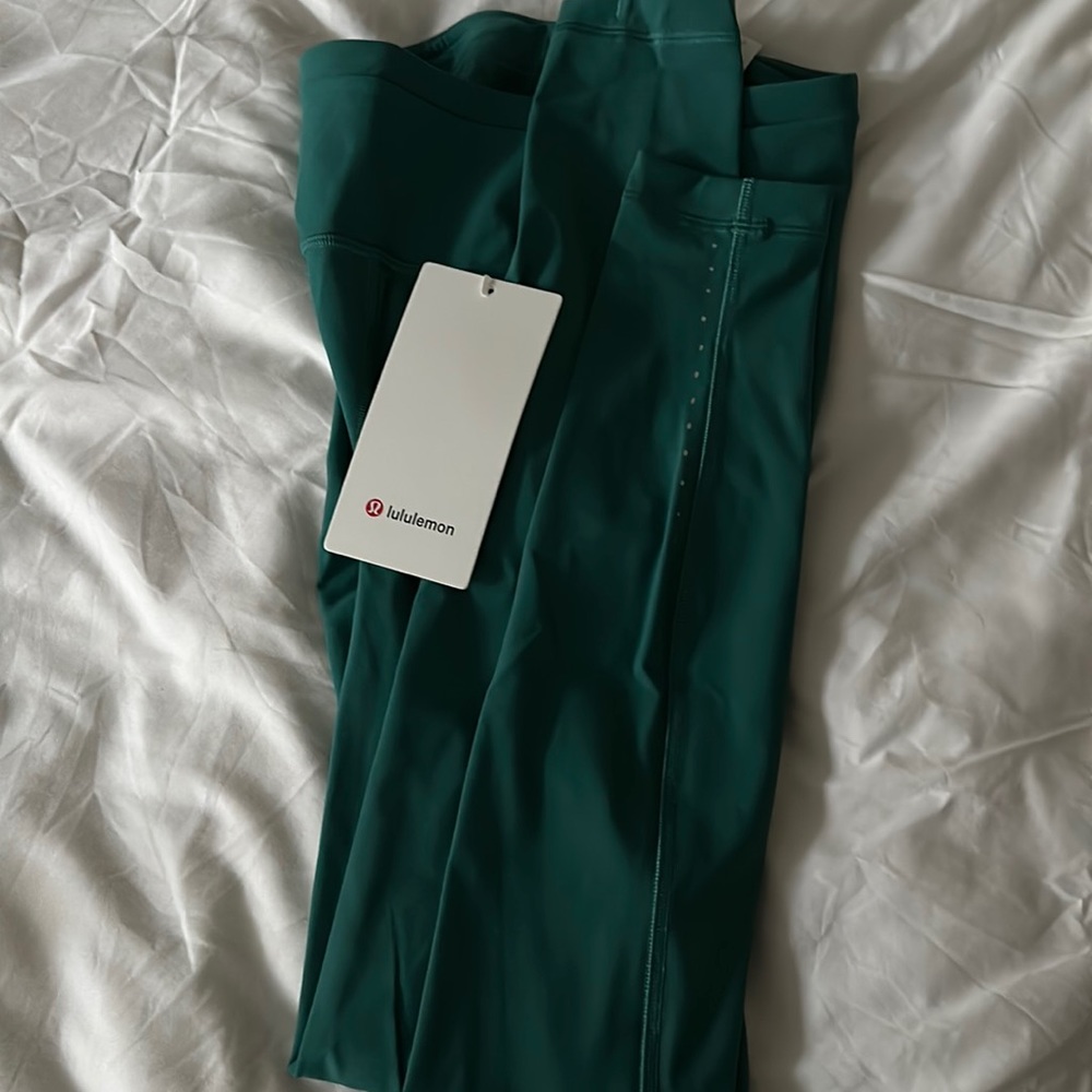 Lululemon women’s Speed Up Tight 28”, size 2, color TLLG
